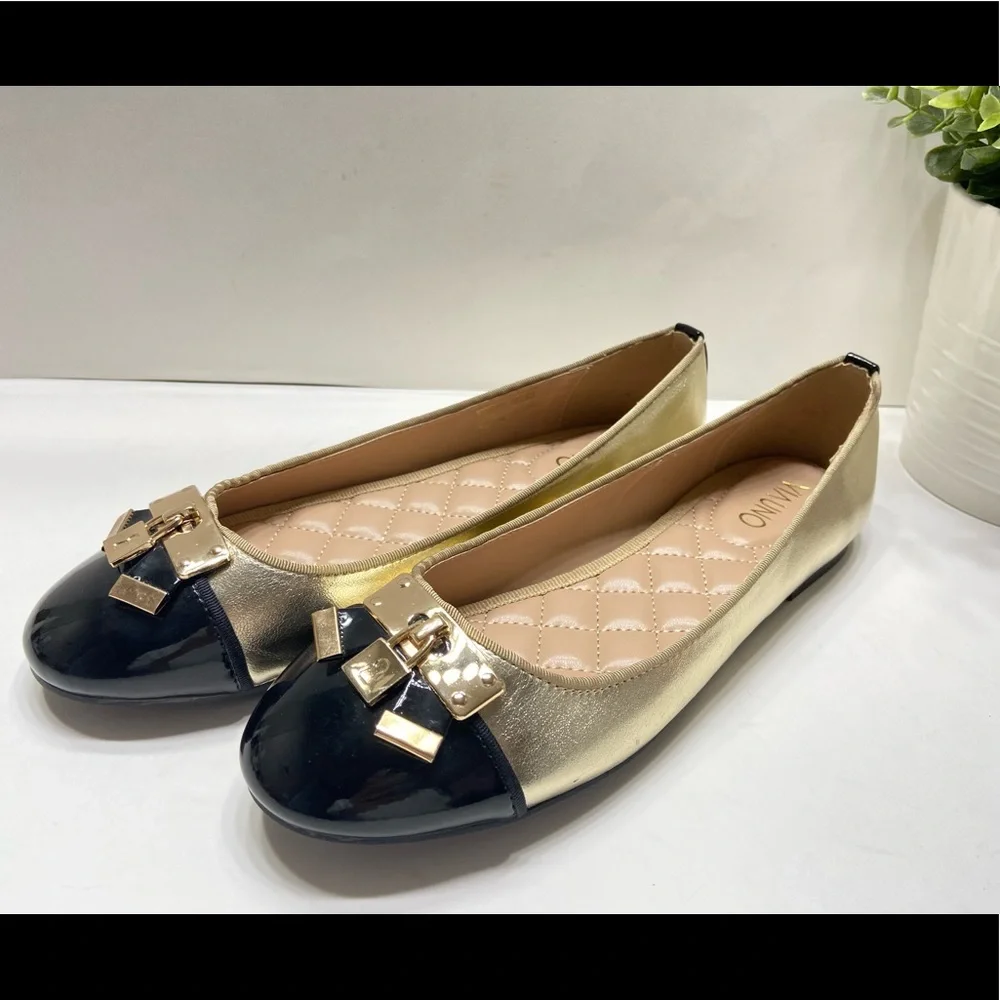 NEW Via Uno Women’s Slip on Flat Shoes Padlock Gold/Black Size 8/EU 39